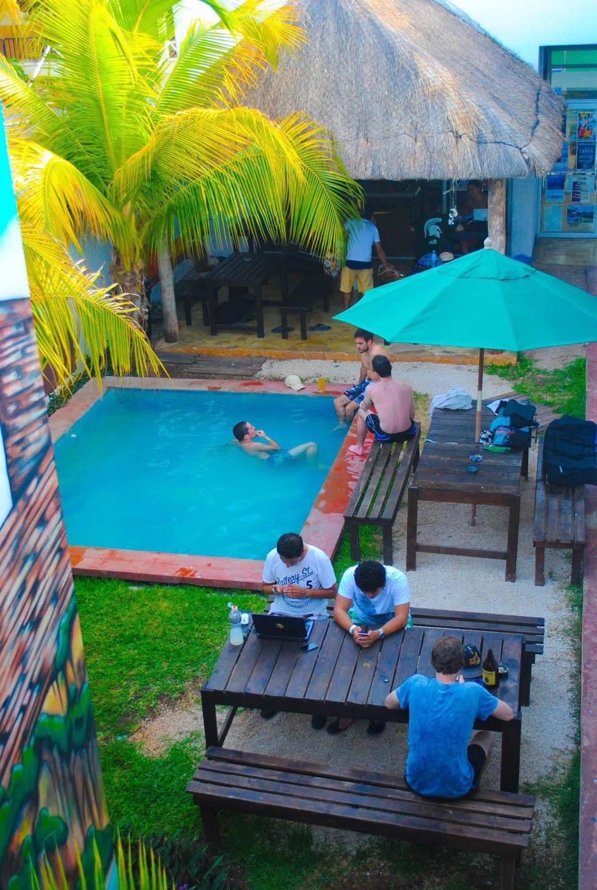 Hostal Vive La Vida Playa del Carmen Esterno foto
