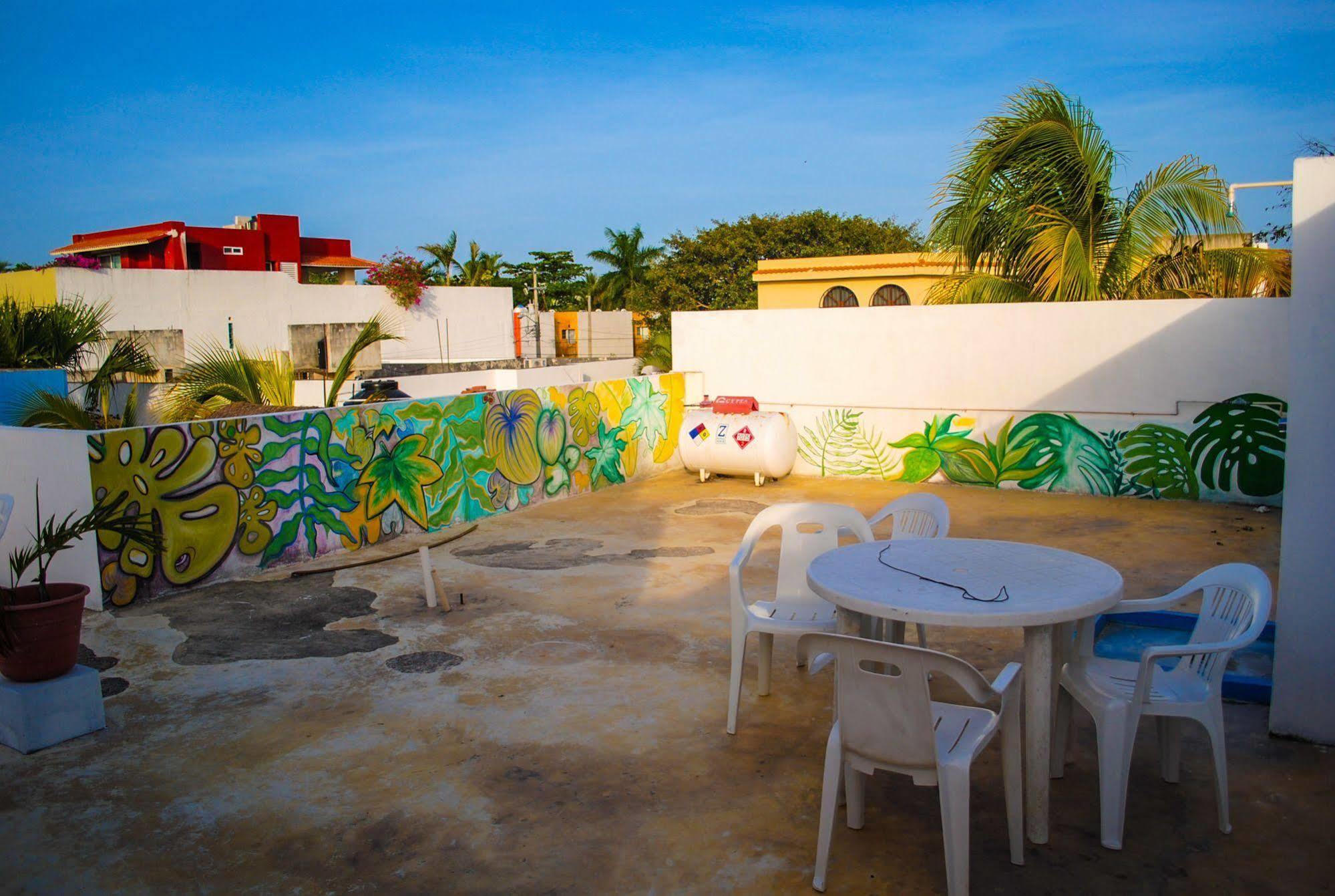 Hostal Vive La Vida Playa del Carmen Esterno foto