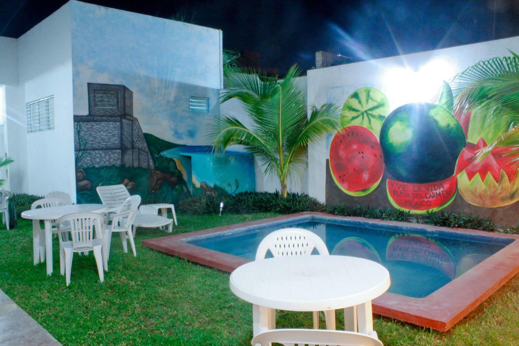 Hostal Vive La Vida Playa del Carmen Esterno foto
